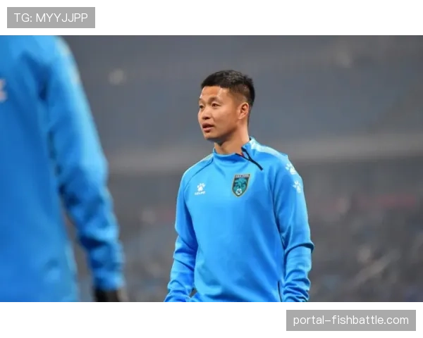 青岛西海岸外援戴维斯赛场“讨薪”，俱乐部资金紧张