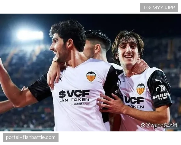 博尔达拉斯面对旧主瓦伦西亚,场边激情指挥展现标志性风格 博尔达拉斯面对旧主瓦伦西亚,场边激情指挥展现标志性风格